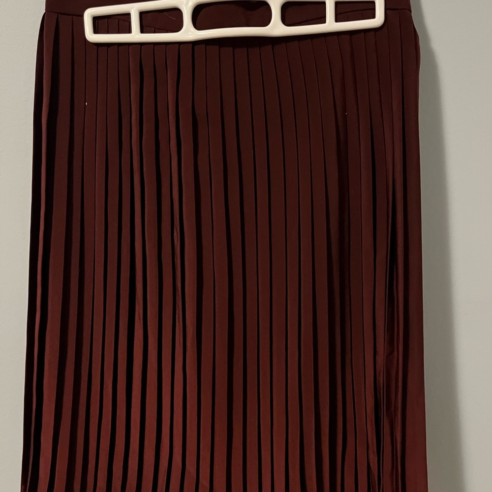 American Apparel Burgundy pleated Skirt
